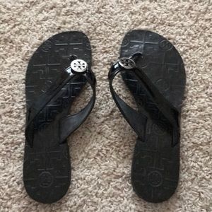 Tory Burch size 6 black Monroe flip flop